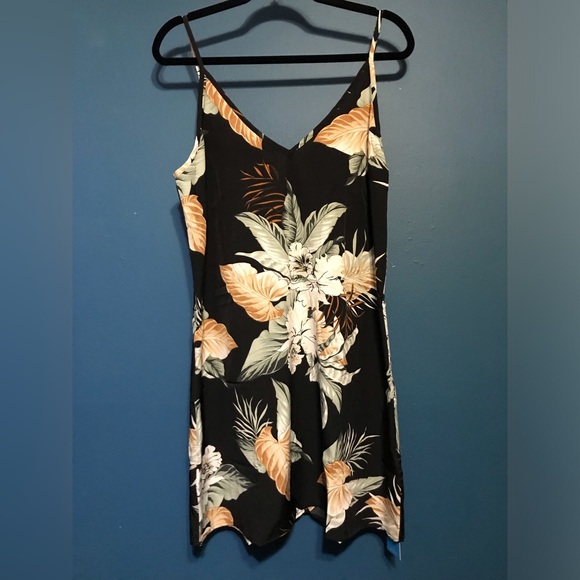 Cupshe Dresses & Skirts - NWT Cupshe- Tropical Print Spaghetti Strap Dress